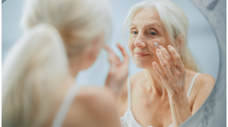 تسخير حكمة الطبيعة: دور زيوت الوجه العضوية في مكافحة الشيخوخة