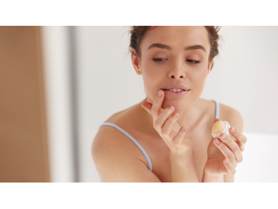 Как да лекуваме и предотвратяваме напукани устни: Ефективни средства