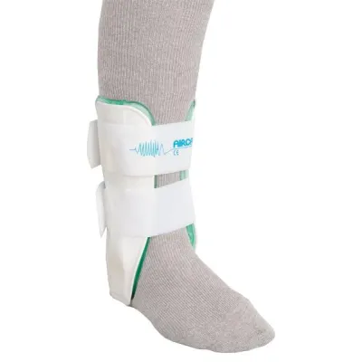 Aircast Air-Stirrup Ankle Orth Mは右側にあります